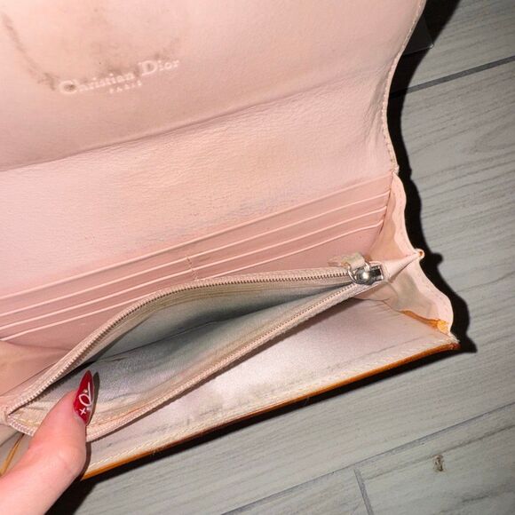 Christian Dior "Romantique" Trotter long bifold wallet with heart charm hardware - Picture 5 of 9